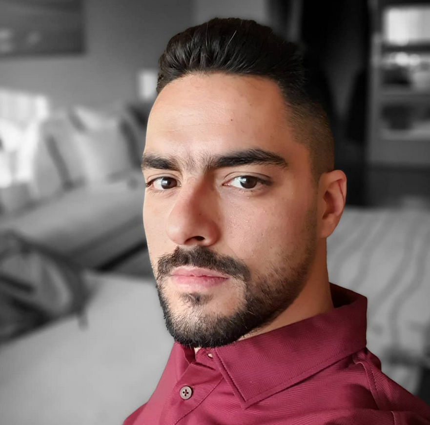 بالصورة – بعد التشويق حسن الشافعي يحلق شعره وهكذا أصبح شكله