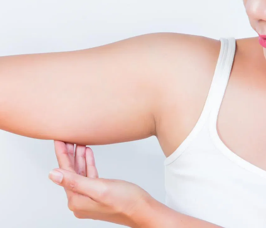 أفضل وصفة منزلية للتخلص من ترهل بشرة الذراعين