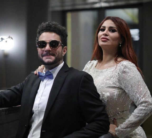 بالصورة -  أحمد الفيشاوي يخرق أجواء كورونا برسالة غزل لزوجته