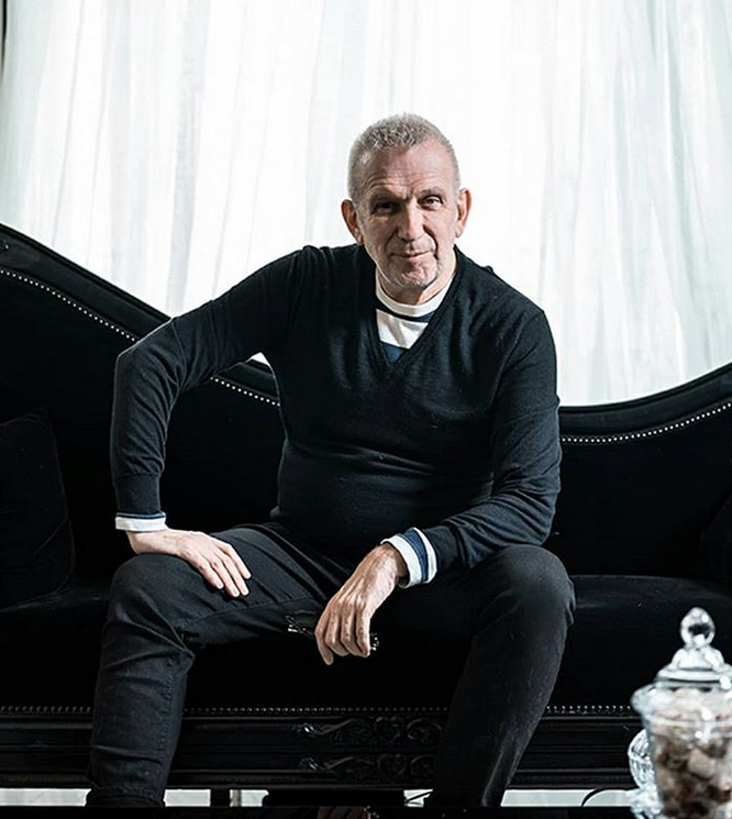 بالفيديو -  Jean Paul Gaultier يتحدى كورونا بأكسسوارت من المعلبات
