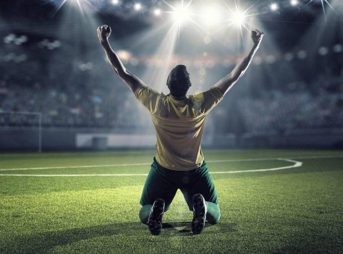 نجم كرة عربي عالمي يستيقظ من غيبوبة دامت 3 سنوات