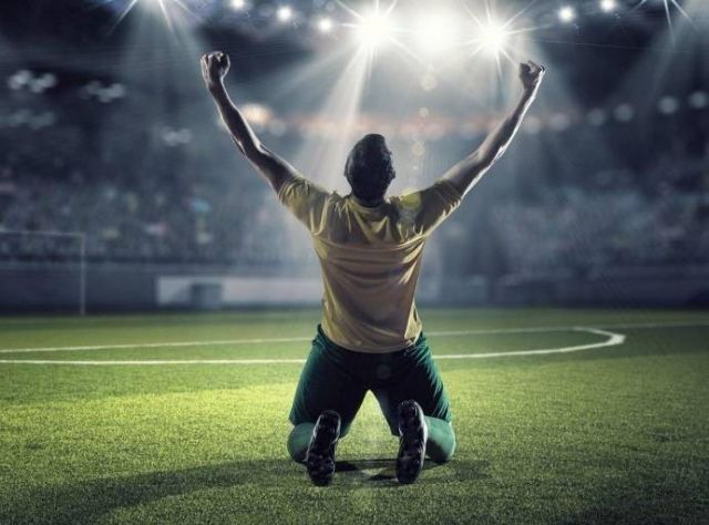 نجم كرة عربي عالمي يستيقظ من غيبوبة دامت 3 سنوات