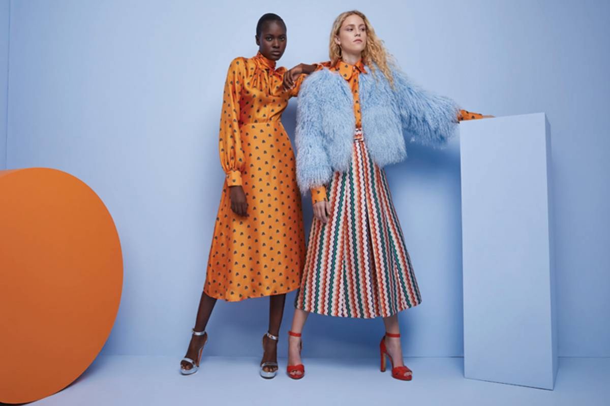 ETOILE LA BOUTIQUE LISOU RAINBOW SUPERNOVA أزياء بنكهة السبعينيات