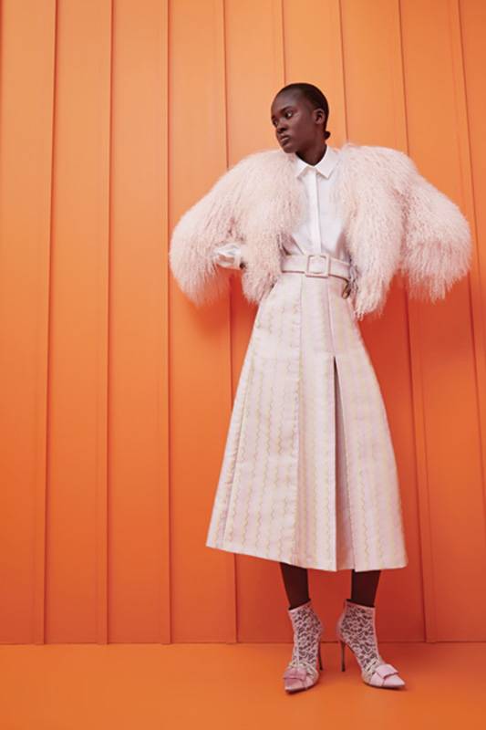 سترة قصيرة من الصوف الوردي 