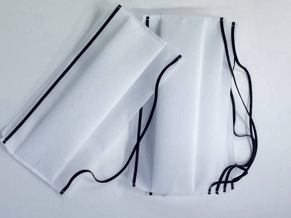 دار أزياء راقية تصنع الكمامات لسائقي الحافلات