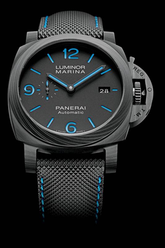 ‏PANERAI LUMINOR MARINA CARBOTECH™ - 44mm ساعة متجددة تحمل هوية الدار