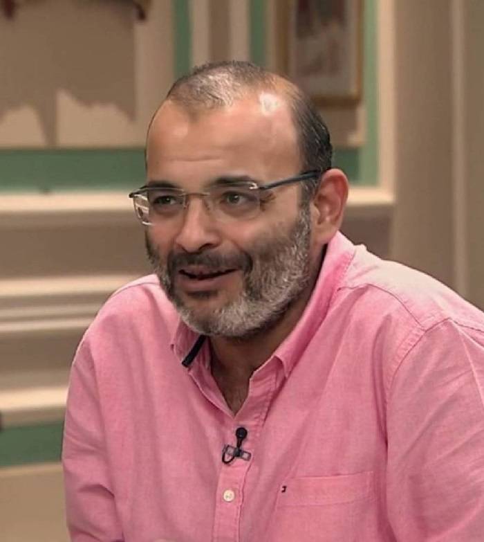 مؤلف مسلسل عادل إمام في رد قاس... 