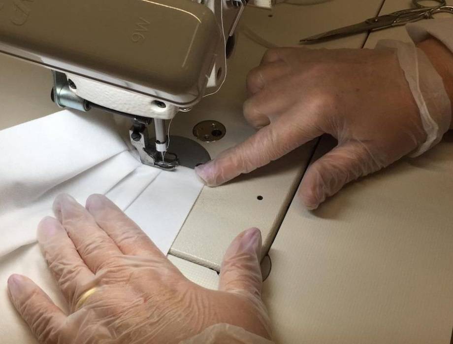 هكذا تحولت محترفات الموضة إلى مصانع للمستلزمات الطبية