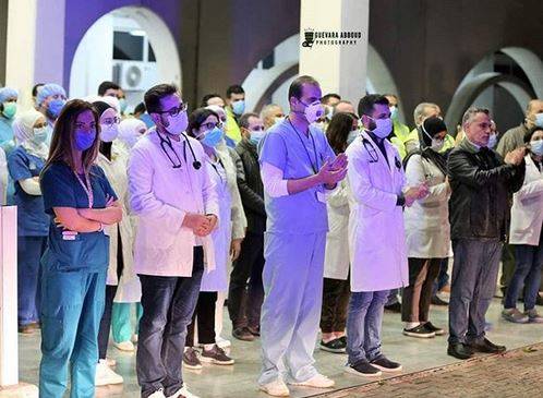 نجوم لبنان يشاركون مع المواطنين والعسكر في حملة 