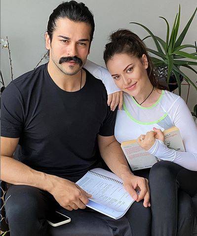 فهرية أفجان تخطف الانظار بصورتها من دون مكياج.. وهذا ما كشفته عن التجميل