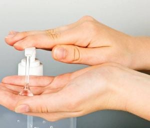 خطأ ترتكبونه عند استخدام الجل المعقم يفقده فعاليته