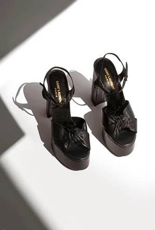 Saint Laurent  هدايا من الجلد الفاخر