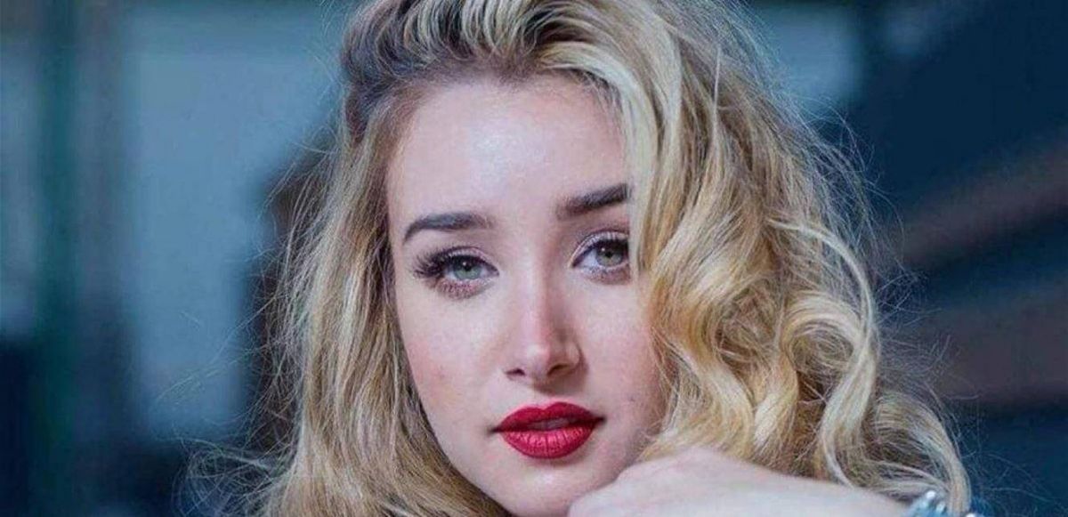 بالصور - هنا الزاهد في جلسة لإزالة وشم قديم