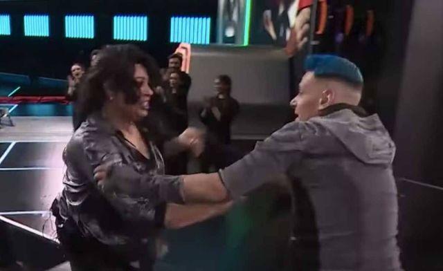 رغم تهديدها برفع دعوى ضده.. فيفي عبده تروج لبرنامج رامز جلال