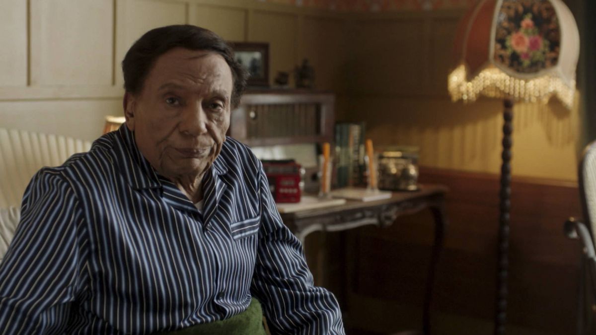 عادل إمام يمتلك مدارس خاصة ويتعرّض لعمليات نصبٍ واحتيال في 