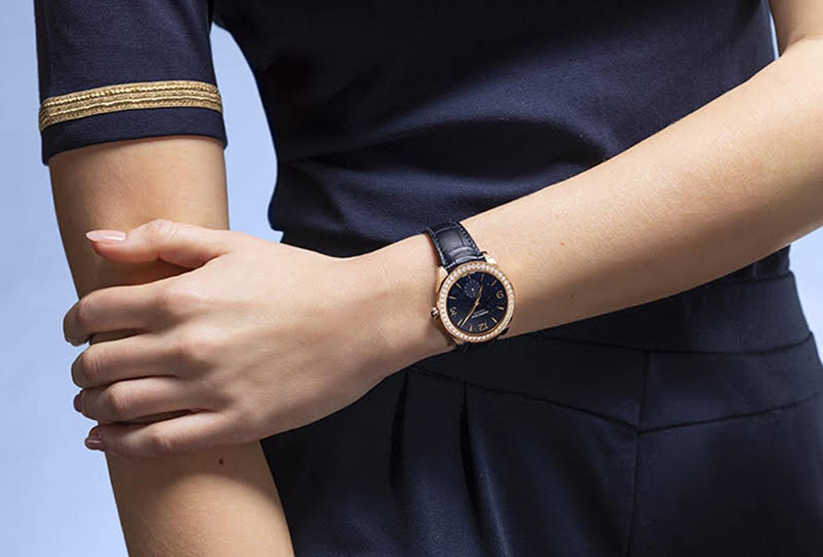 ساعات توندا تزين معصم المرأة الأنيقة