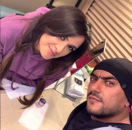 شقيق ياسمين عبد العزيز يصرّ على إحراج نفسه.. هكذا هاجمها وإنتقد أحمد العوضي