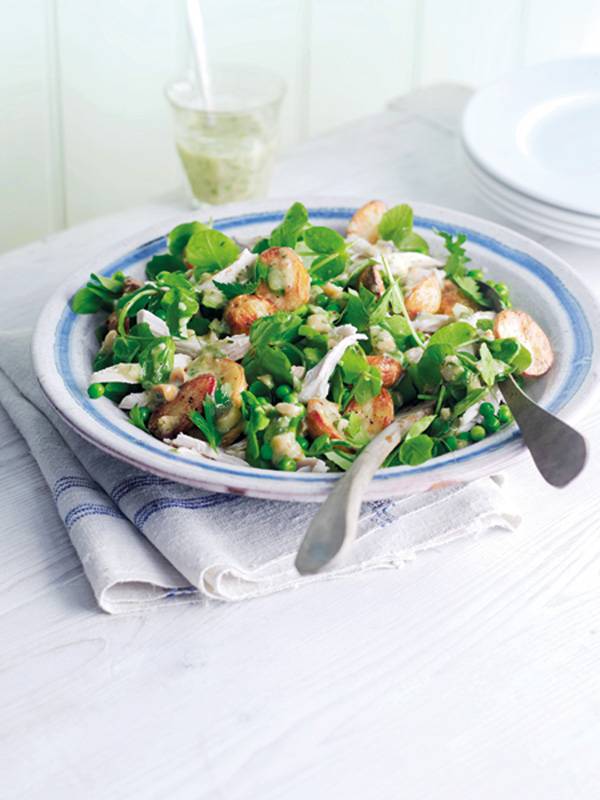 سلطة الدجاج والبندق.. وجبة صحية في رمضان