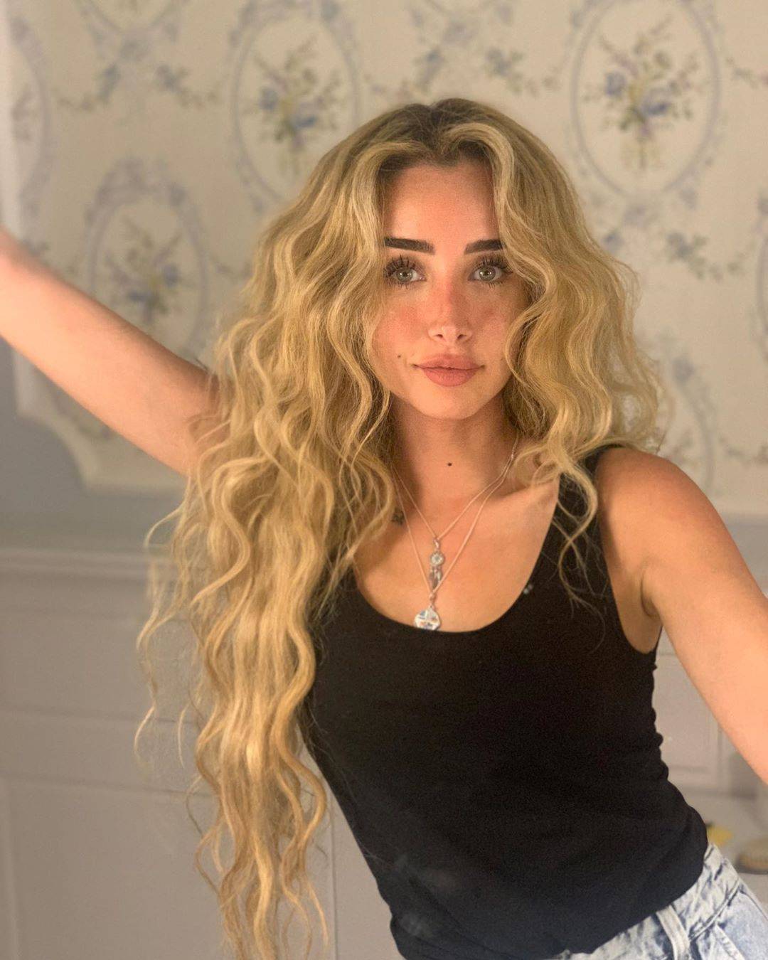 بالفيديو - هنا الزاهد تشعل 