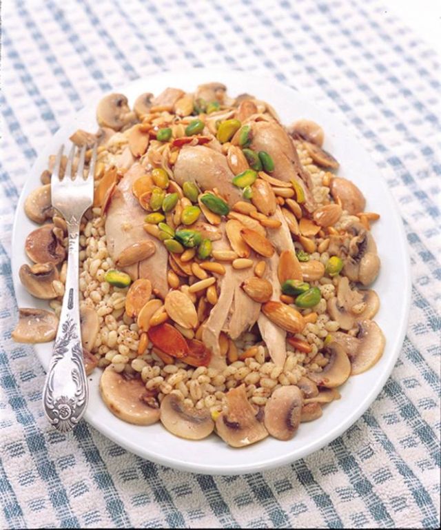 طريقة سهلة لتحضير القمح مع الدجاج والمكسرات