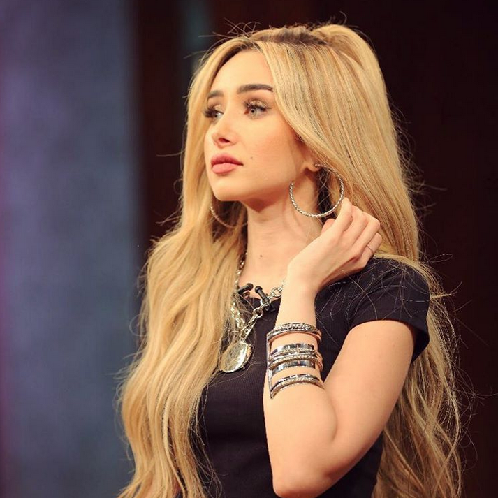 بالفيديو – هنا الزاهد تفاجئ الجميع بتقليد سهير البابلي في 