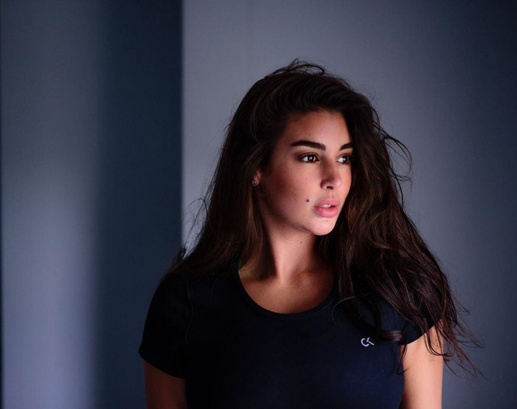 هكذا ردت ياسمين صبري على نشر صورتها القديمة من دون الشامة