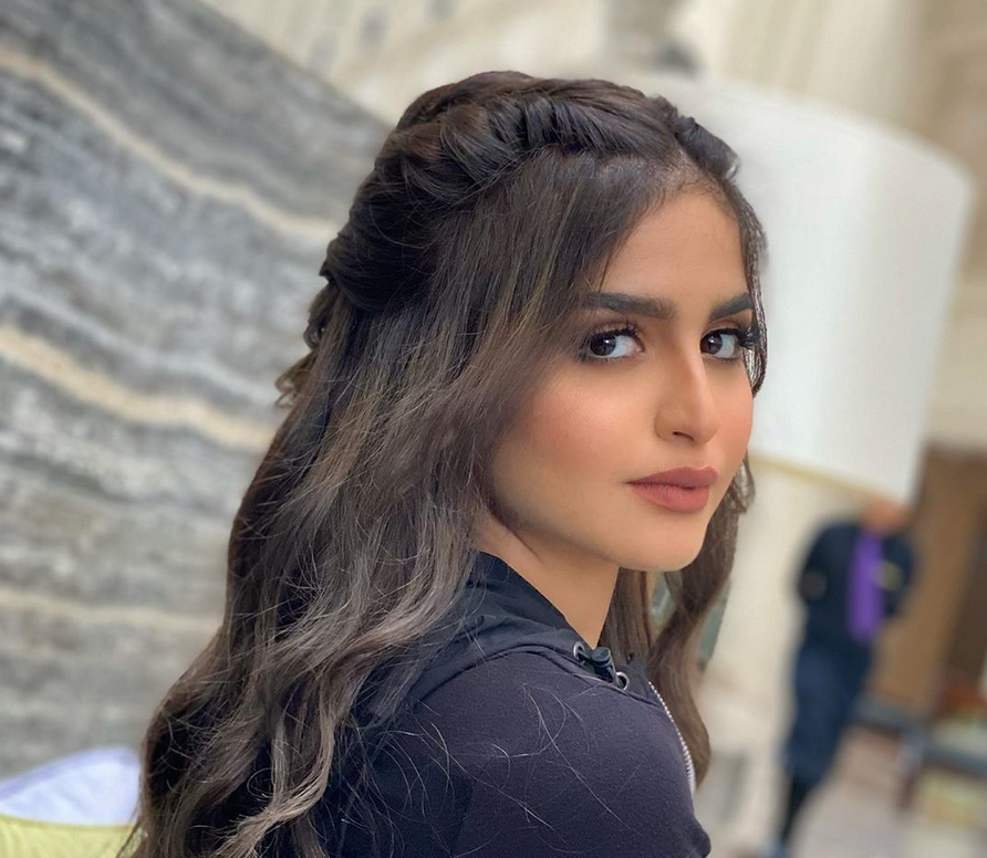 بالصورة – حلا الترك تعود إلى الواجهة بما فعلته مع الأيتام