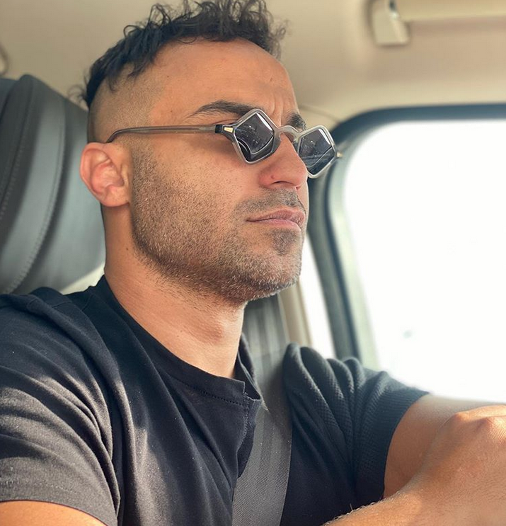 ما يفعله أحمد فهمي بسبب ملل الحجر يضحك الجميع