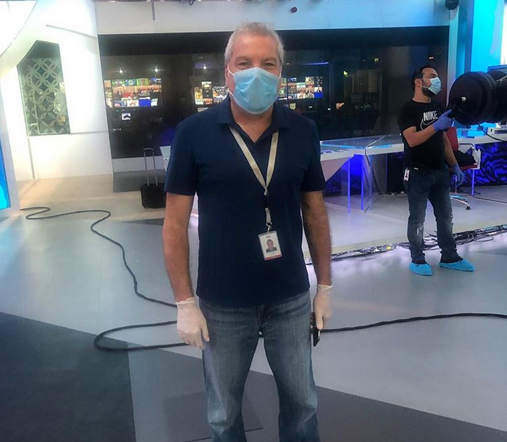 بالصورة – هكذا تعلم علي جابر وصفة شرائح الدجاج