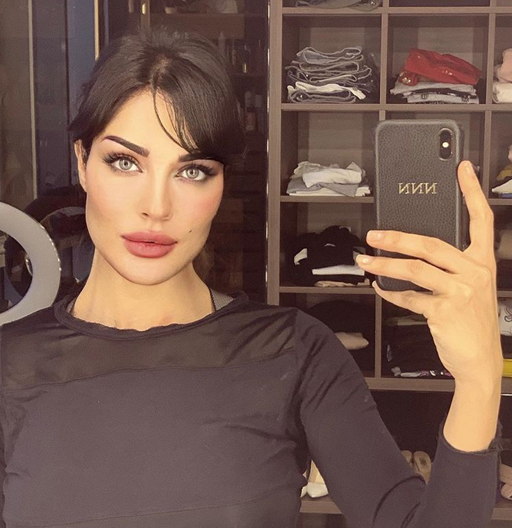 فيديو طريف – نادين نسيب نجيم تقلد طريقة فيفي عبدو وهي تتكلم الإنكليزية