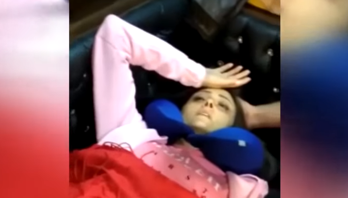 بالفيديو - بشرى تسقط أرضا خلال التصوير.. 