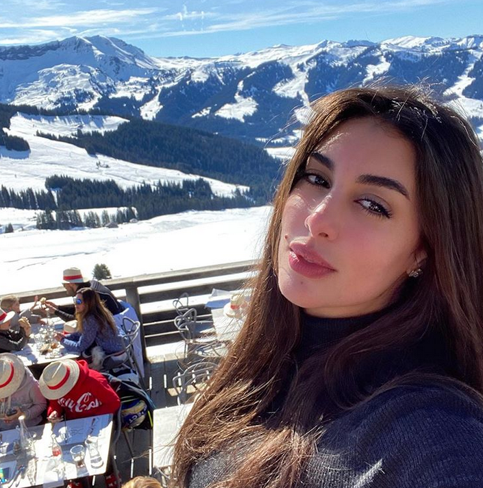 صورة قديمة لياسمين صبري تخطف الانظار وطبيبة تتحدث عن عمليات تجميل كثيرة