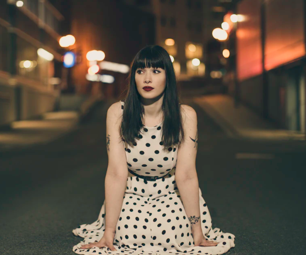 الـPolka Dots بالأبيض والأسود تعيدنا إلى زمن جميل آخر