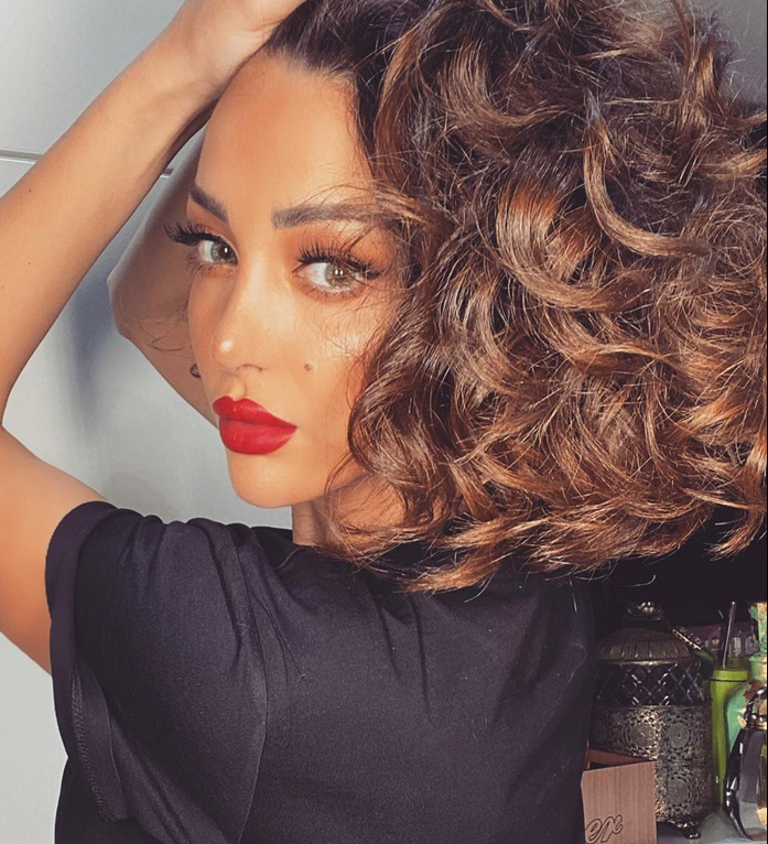 بالصورة - بسمة بوسيل تحول تصاميم بسيطة إلى لوك فاخر للحجر بهذه الكلفة