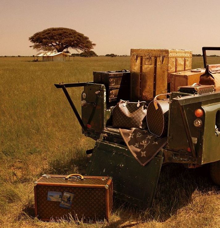 Louis Vuitton تفتح منصتها الإلكترونية لمحبات الموضة في الإمارات