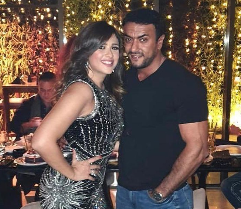 بسبب هذه الصورة لياسمين عبد العزيز الجمهور يصف أحمد العوضي بسعيد الحظ