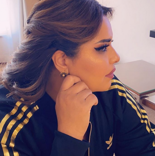 بالفيديو -  فنان سعودي يسخر بقوة من أداء هيا الشعيبي: 