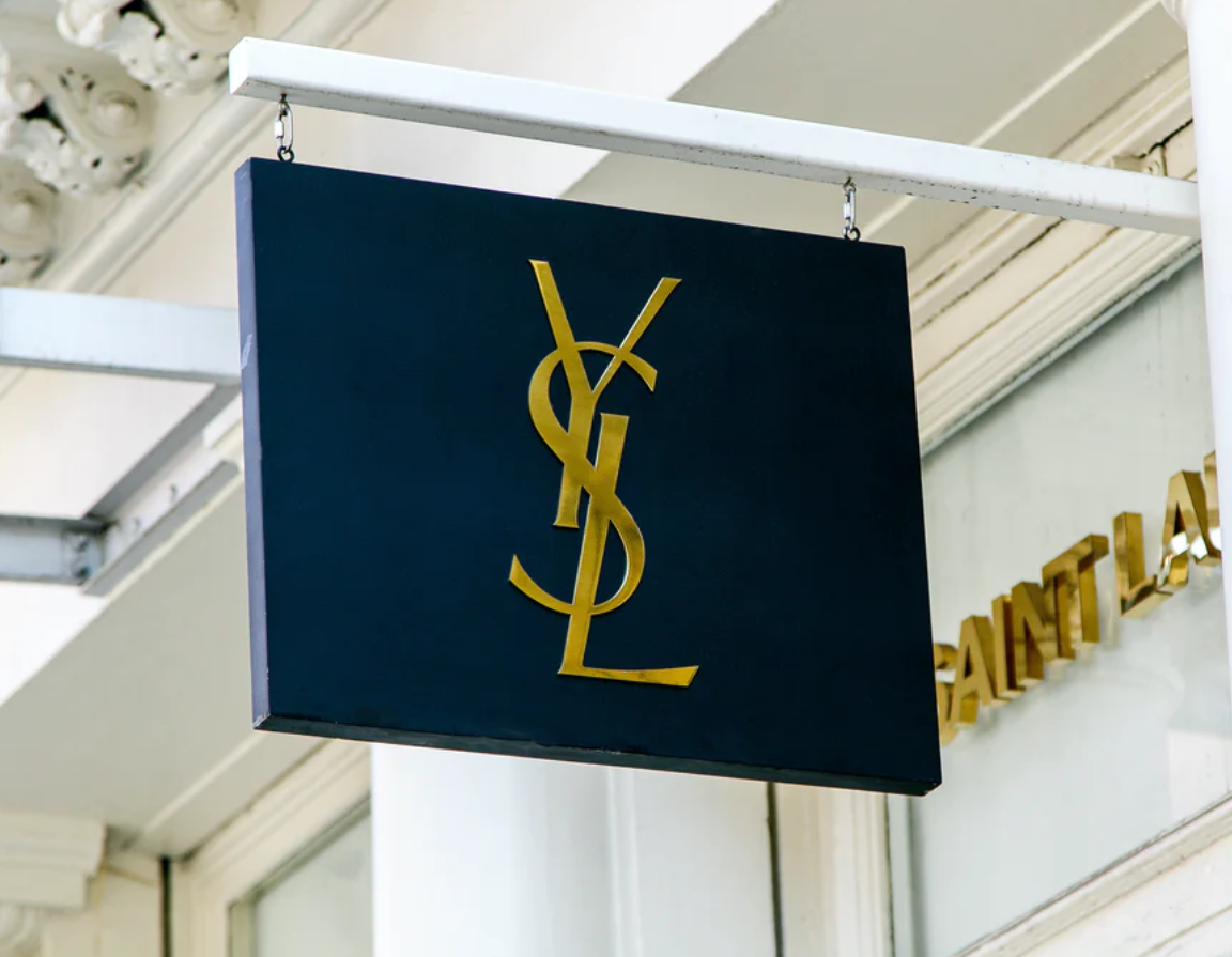عالم Yves Saint Laurent بين دفتي هذا الكتاب