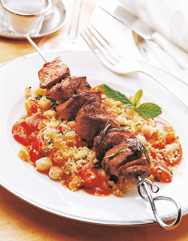 كباب لحم الغنم مع الكوسكوس.. وصفة مميزة للعائلات