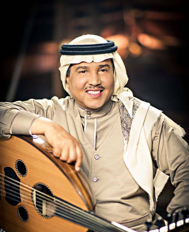 بالفيديو - تسلل شخص في منزل محمد عبده خلال بث مباشر يثير التساؤلات