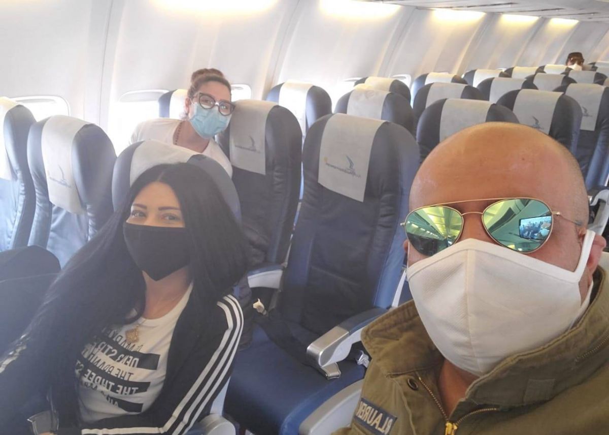 فنانة لبنانية تخترق حظر كورونا وتعود إلى بلدها