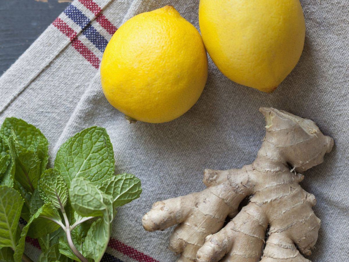 خبير يحذّر – المبالغة في تناول الليمون والزنجبيل تسبب المرض