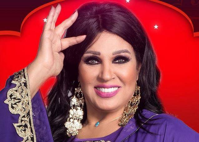 بالفيديو - في طريقها إلى الطبيب.. فيفي عبده بالكمامة والنظارة