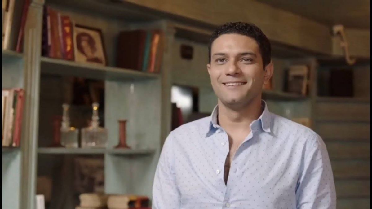 آسر ياسين يساند نجمة مسلسله في حربها ضد الأخبار الكاذبة