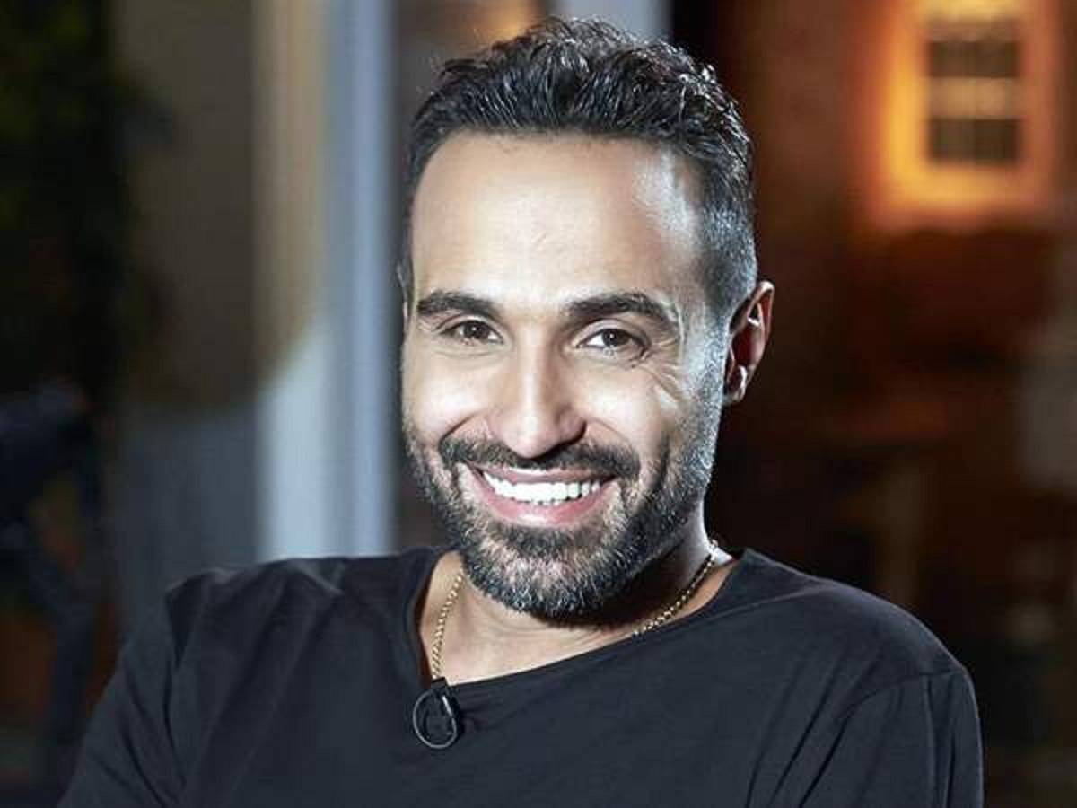 أحمد فهمي ينعي هذا الكومبارس 