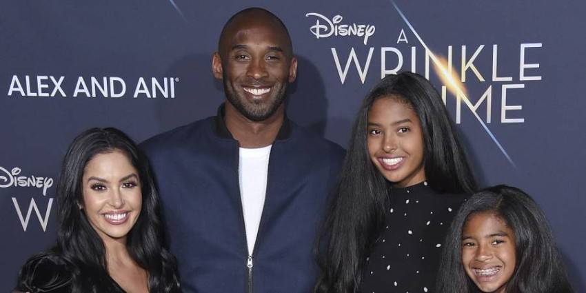 أرملة كوبي براينت تقاضي الشرطة بعد نشر صور أشلائه