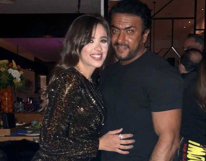 بالفيديو - أحمد العوضي يتحدث للمرة الأولى عن حياتة الزوجية وشخصيته في 