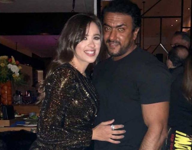 بالفيديو - أحمد العوضي يتحدث للمرة الأولى عن حياتة الزوجية وشخصيته في 