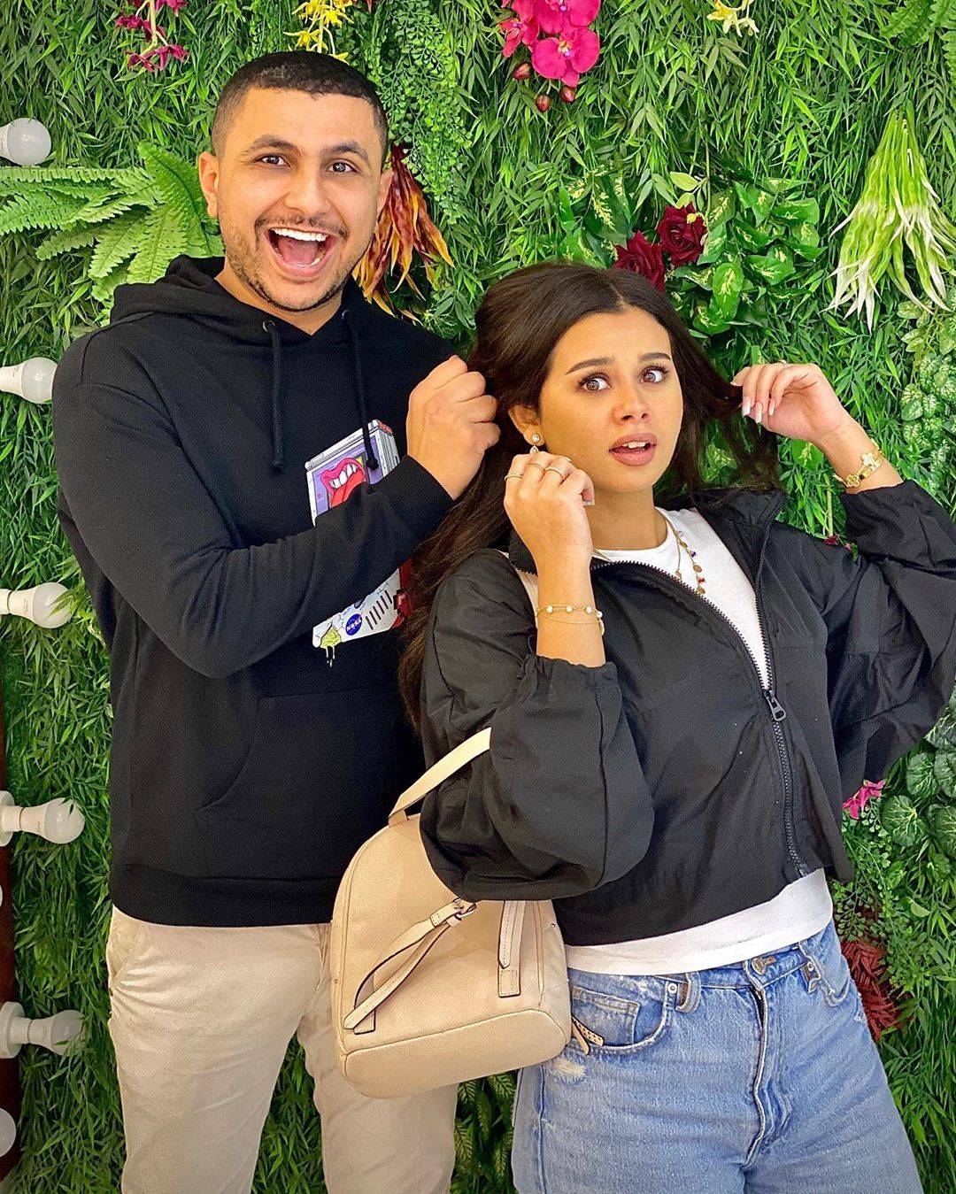 بالصور - حبيب منة عرفة يعلق بطريقة ياسمين صبري على تصريحها بأنها 