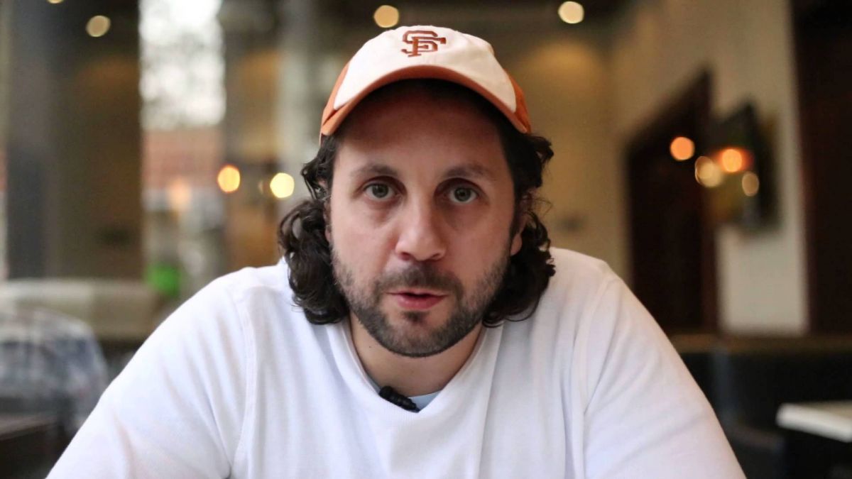 هشام ماجد ينفعل على متابع: أنت كداب وضلالي